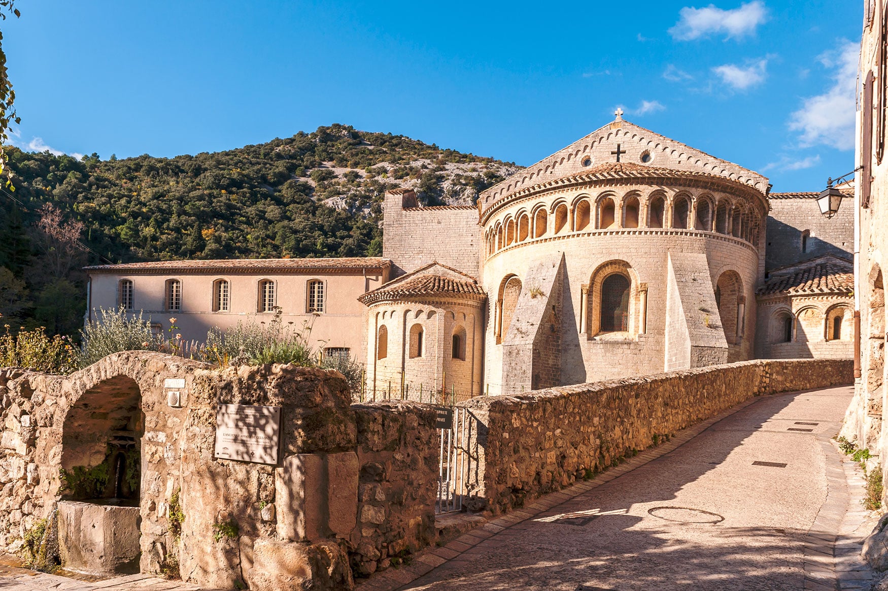 Excursion Saint GuilhemleDésert, the Caves of Clamouse ILA France